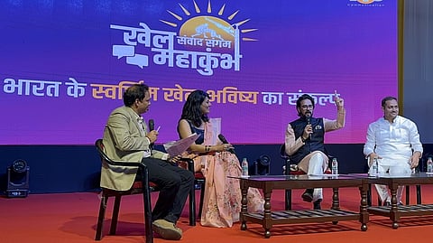 प्रयागराज में ‘खेल महाकुंभ’ को संबोधित करते भाजपा सांसद अनुराग ठाकुर