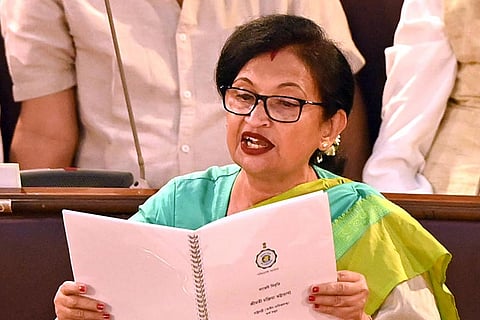 विधानसभा में बजट पेश करती चंद्रीमा भट्टाचार्य