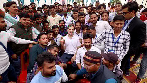 रायबरेली में छात्रों के बीच पहुंचे कांग्रेस सांसद राहुल गांधी