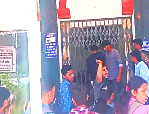 150 लोगों को होली के लिए बंधक बनाने के मामले में दोषी 4 छात्र नेता संस्थान से निष्कासित