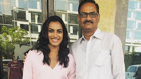 खेल केवल धनी लोगों के लिए नहीं, सभी के लिए है : सिंधु के पिता पीवी रमन्ना