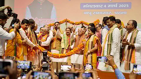 पटना में बिहार भाजपा प्रदेश परिषद की बैठक में केंद्रीय मंत्री मनोहर लाल खट्टर, प्रदेश अध्यक्ष दिलीप जायसवाल, डिप्टी सीएम सम्राट चौधरी एवं अन्य