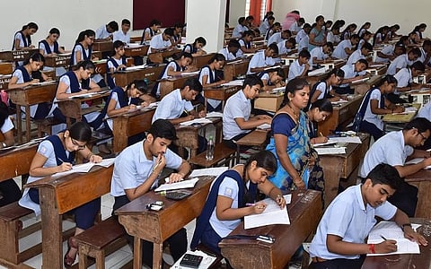 खुशखबरी Kolkata में Private Schools की फीस हो जाएगी कम , सरकार का बड़ा ऐलान