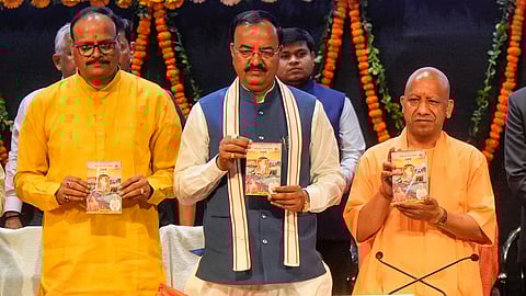 लखनऊ में अपनी सरकार के 8 वर्ष पूरे होने पर डिप्टी सीएम केशव प्रसाद मौर्य व ब्रजेश पाठक के साथ सीएम योगी आदित्यनाथ