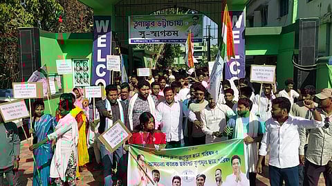 विरोध रैली में शामिल छात्र-छात्राएं