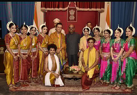 राज्यपाल आनंदा बोस ने राष्ट्र निर्माण में ओडिशा के योगदान की सराहना की