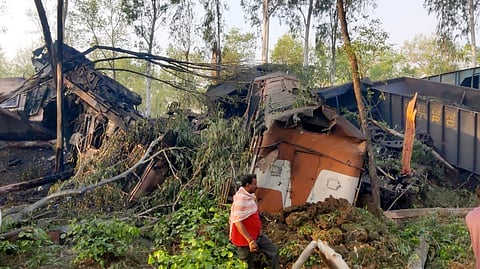 साहिबगंज जिले में 2 मालगाड़ियों के बीच टक्कर