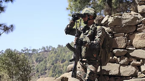 पाकिस्तानी सेना ने किया संघर्ष विराम का उल्लंघन, LOC पर कि गोलीबारी