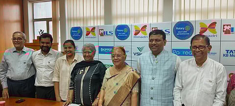 संवाददाता सम्मेलन में उपस्थित सीए सुनील सिंघी, डॉ. शक्तिरूपा चक्रवर्ती, अभिषेक दुगड़, डाॅ. अरुणा टांटिया, अशोक कुमार सुराणा, इंदर कुमार बागड़ी, श्रेया दुगड़