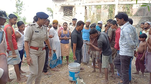 बिहार के अररिया में घर के बाहर मिले 3 बम, 2 गिरफ्तार