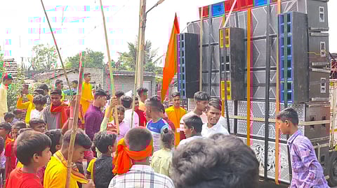 akhara me dj bapane ko lekar vivad