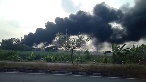 बंद कारखाने में लगी आग