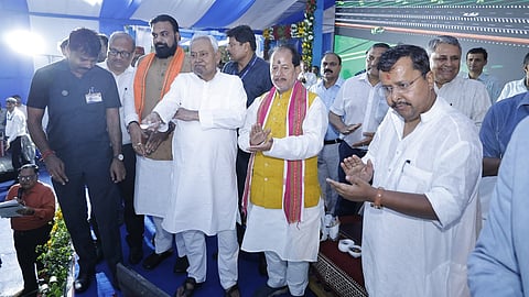 पटना में जेपी गंगा पथ का उद्घाटन करते हुए मुख्यमंत्री नीतीश कुमार