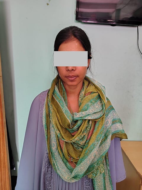 रेस्तरां में बुलाती है मगर जाने का नहीं..