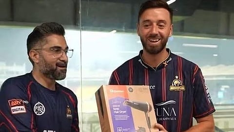 PSL : प्लेयर ऑफ द मैच अवाॅर्ड में हेयर ड्रायर दे रहा पाकिस्तान