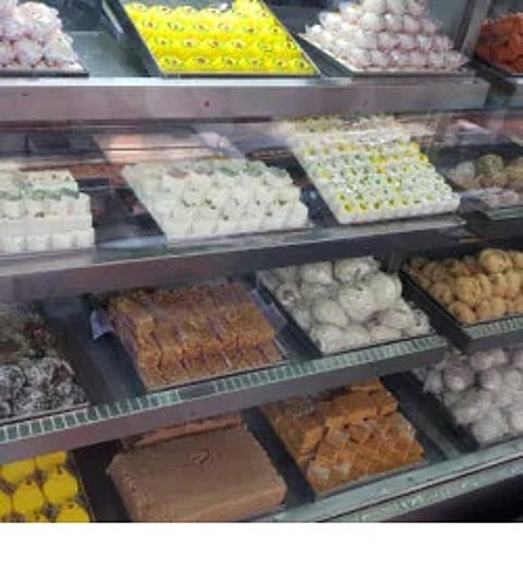 आज पोइला बैसाख, मिठाइयों की मांग खूब