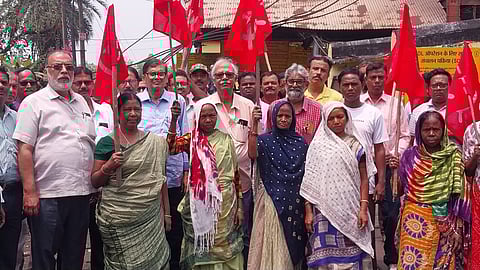 हड़ताल समर्थन में आयोजित कार्यक्रम में शामिल सीटू समर्थक