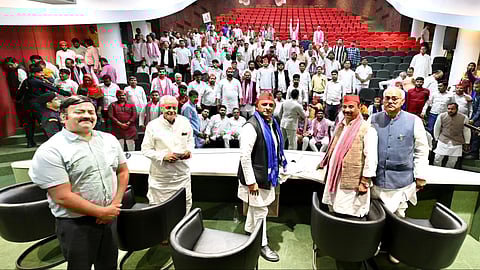 सपा के अध्यक्ष अखिलेश यादव एवं अन्य