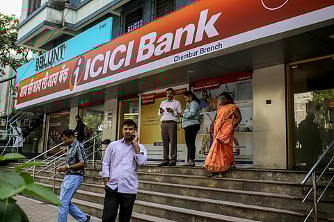 ICICI Bank के ग्राहकों के लिए सामने आई बुड़ी खबर, लग सकता है झटका