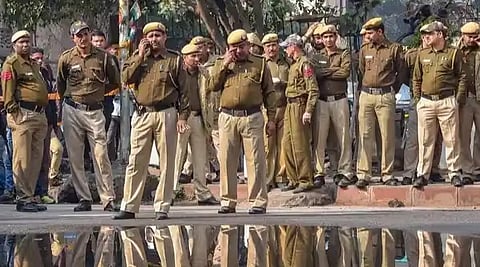 दिल्ली के द्वारका में मुठभेड़, वांछित घायल