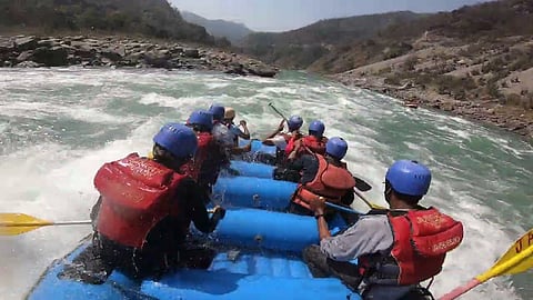 ऑनलाइन मंच महिला की रिवर राफ्टिंग करते वीडियो क्लिप प्रकाशित न करें : कोर्ट