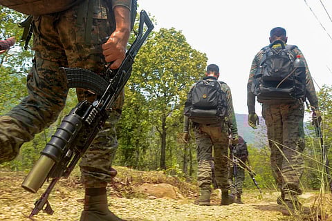 बीजापुर में नक्सलियों ने प्लांट किया प्रेशर बम, चपेट में आकर जवान शहीद