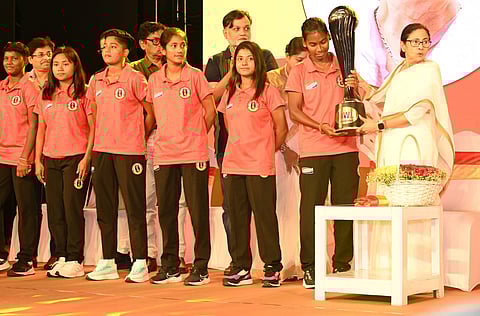 आईडब्ल्यूएल जीतने वाली ईस्ट बंगाल टीम को 50 लाख रुपये का नकद पुरस्कार : ममता