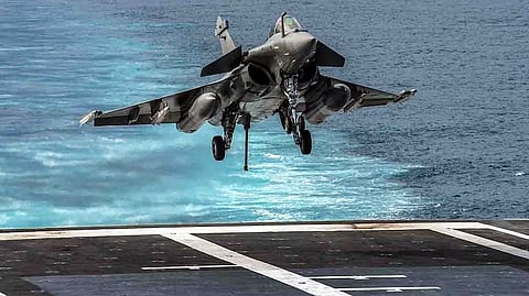 भारत फ्रांस से खरीद रहा है 26 राफेल विमान