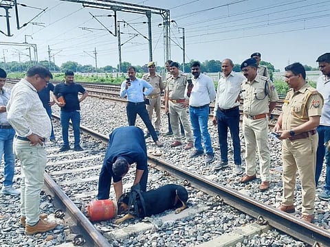 रेलगाड़ियों को पटरियों से उतारने की साजिश नाकाम