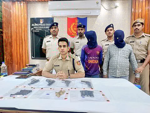 हथियार के साथ गिरफ्तार दोनों तस्कर