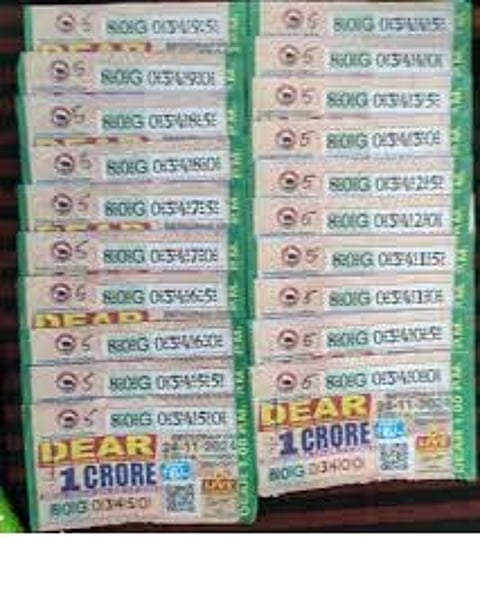 टिकट विक्रेता के बेटे ने माध्यमिक परीक्षा में किया कमाल