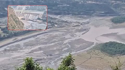 भारत ने बंद किये चिनाब नदी पर बने सलाल डैम के सभी गेट