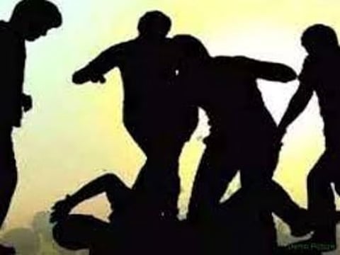 गुलशन कॉलोनी में केएमसी कर्मियों से मारपीट का आरोप