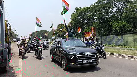 पोनागढ में तिरंगा लेकर निकली रैली