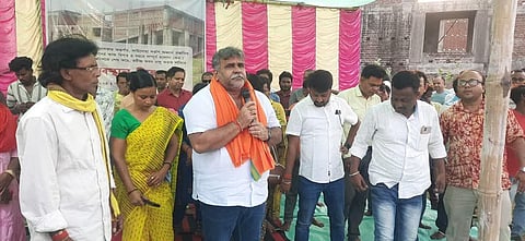 समर्थकों को संबोधित करते जितेंद्र तिवारी