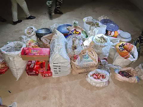 पुलिस ने अभियान चलाकर भारी मात्रा में अवैध पटाखे बरामद किये