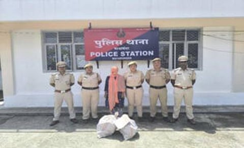 मायाबंदर में आईएमएफएल की बोतलें बरामद