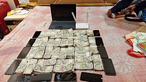 फर्जी कॉल सेंटर के मालिक के घर से 19.50 लाख रुपये नकद बरामद