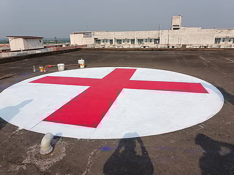 आईक्यू सिटी अस्पताल के छत पर बना रेड क्रॉस