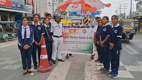 NSS-2 volunteers with traffic police