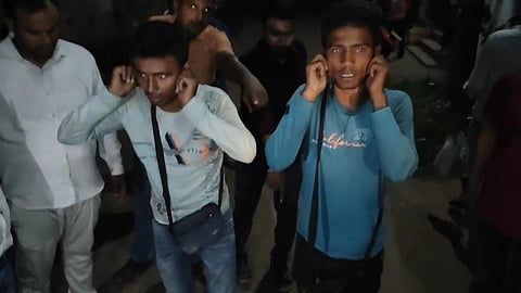 आपत्ति जनक पोस्ट करने वालों से उठक बैठक लगवाते लोग