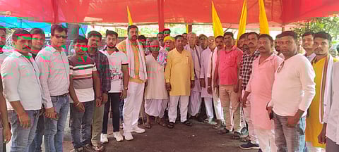 कार्यक्रम में उपस्थित यदुवंशी कल्याण समिति के पदाधिकारी व अन्य