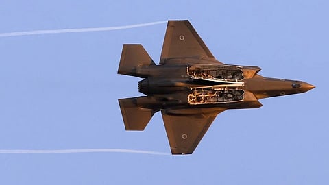 इजराइल को हथियार देने में ब्रिटिश सरकार की भूमिका पर कानूनी चुनौती पर सुनवाई