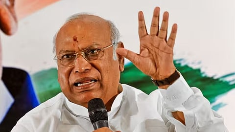 सर्वदलीय बैठक होने पर ट्रंप के दावों पर सरकार से करेंगे सवाल : खरगे