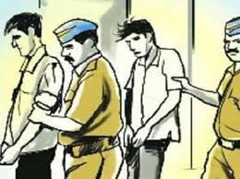 निजी बैंक से लाखों की धोखाधड़ी मामले में पांच गिरफ्तार