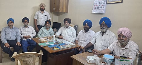 बैठक में उपस्थित आसनसोल सेंट्रल गुरुद्वारा प्रबंधक कमेटी एवं सिख वेलफेयर सोसाइटी के सदस्य