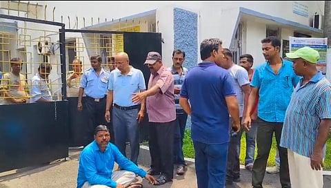 धरना पर बैठे राज कुमार साव