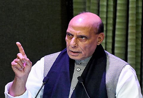 'परमाणु हथियार की धमकियों से डरते नहीं', - राजनाथ सिंह