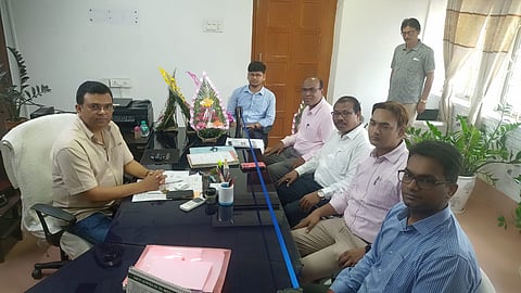 शिविर में उपस्थित अधिकारी