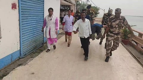 मॉक ड्रिल के दौरान स्वास्थ्य एवं सुरक्षा कर्मी